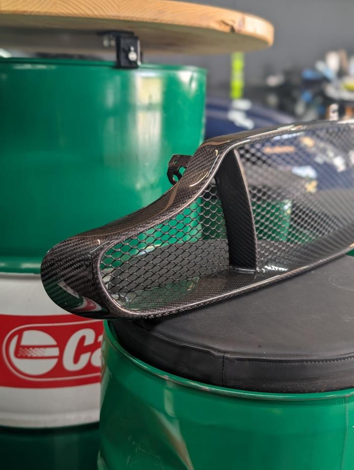 Aston Martin Vantage V8/V12 Carbon Grill ED23-8A100-AB - Used