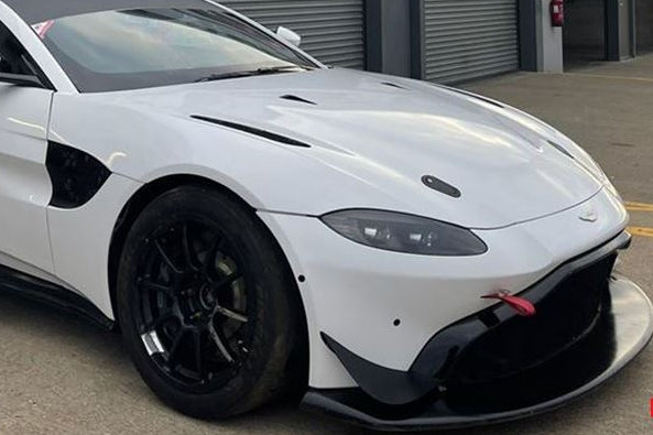 2018+ Aston Martin New Vantage Carbon Canards / Dive Planes GT4 (AM6/17A)