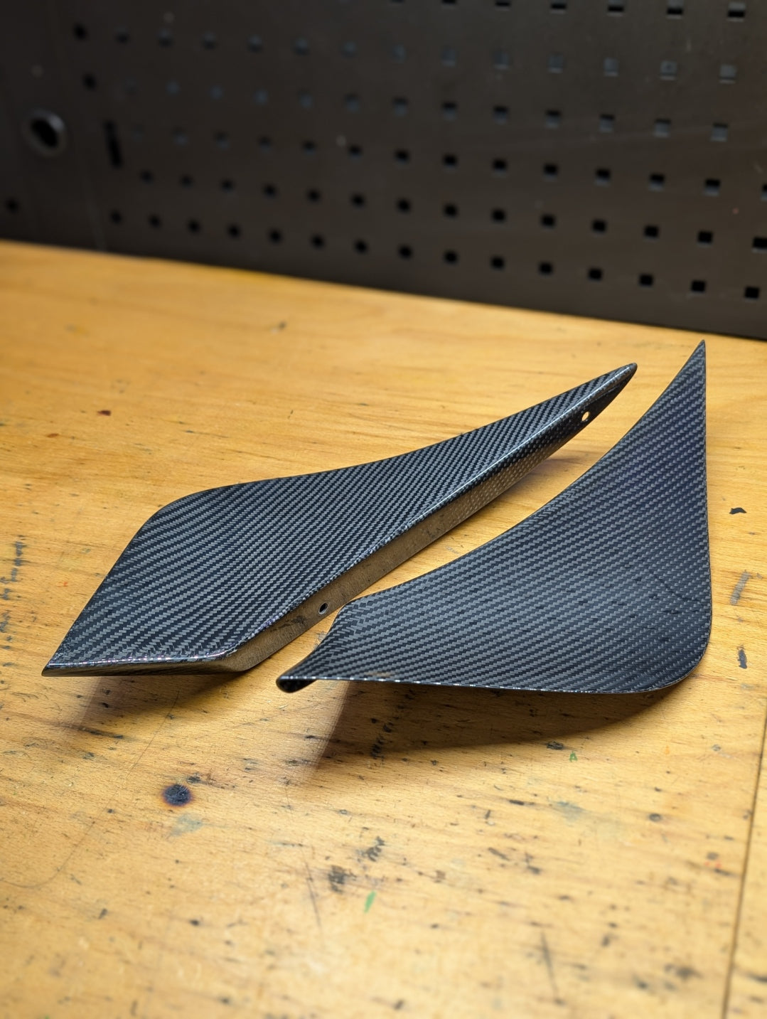 2018+ Aston Martin New Vantage Carbon Canards / Dive Planes GT4 (AM6/17A)