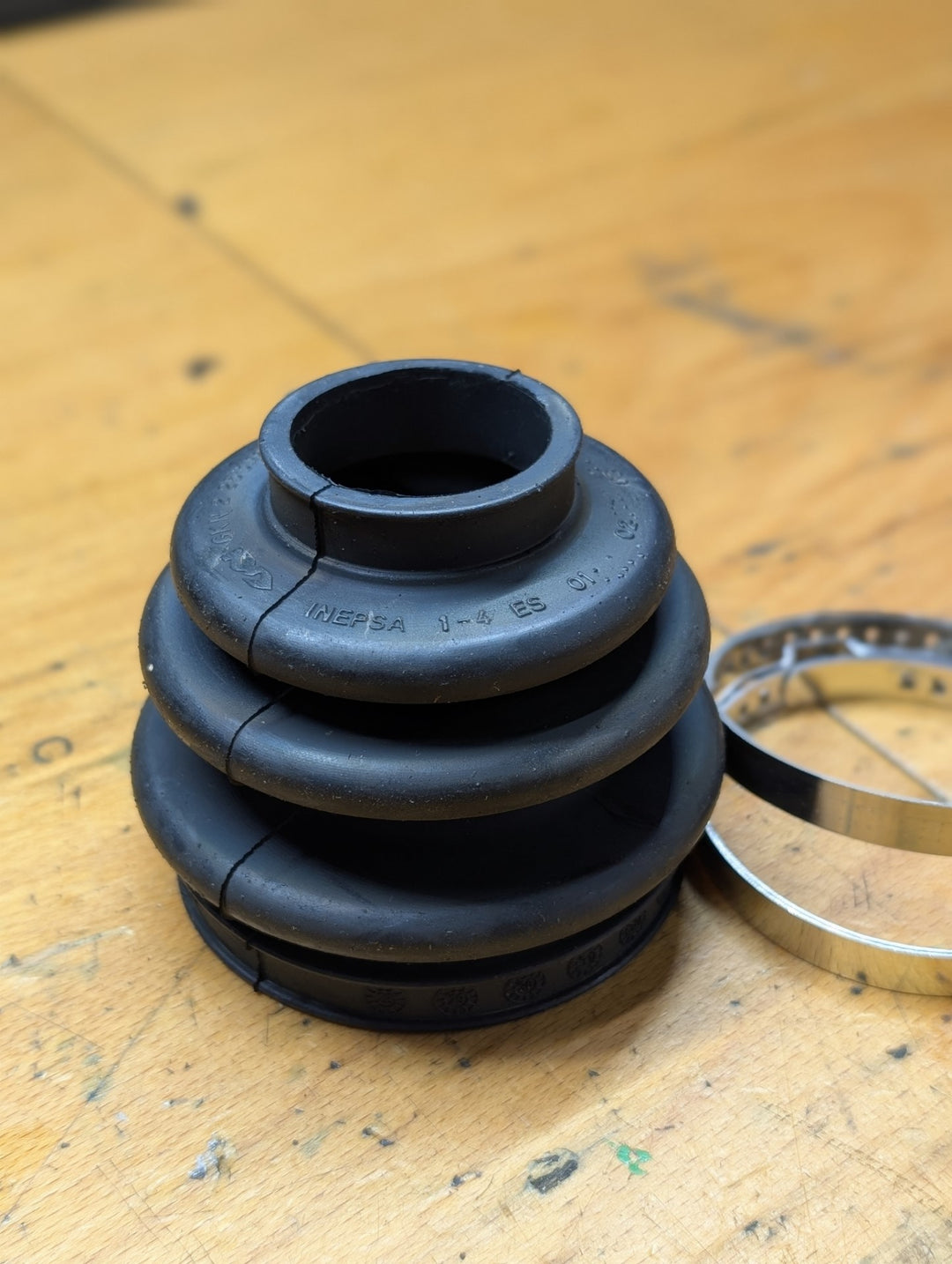 Vantage V8/V12 CV Boot