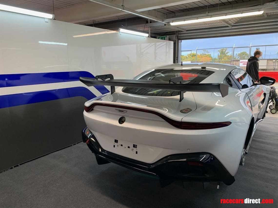 2018+ Aston Martin New Vantage GT4 Swan-Neck Rear Wing (AM6, 17A)